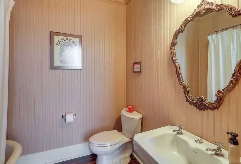 Renovated Schoolhouse W/ Piano & Private Deck!