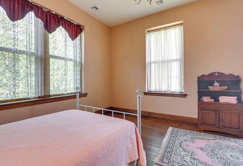 Renovated Schoolhouse W/ Piano & Private Deck!