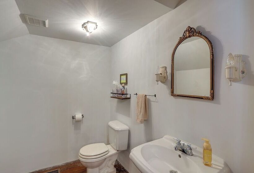 Renovated Schoolhouse W/ Piano & Private Deck!