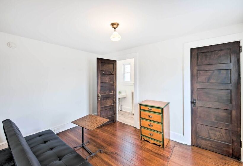 Roomy Lancaster Home: Walk To Dtwn & Hospital