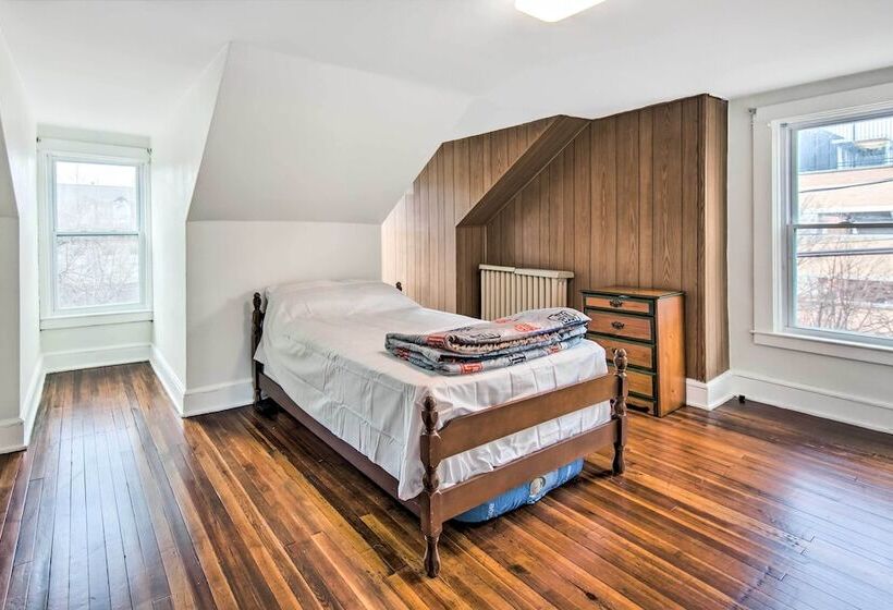 Roomy Lancaster Home: Walk To Dtwn & Hospital