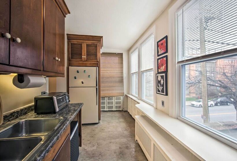 Roomy Lancaster Home: Walk To Dtwn & Hospital