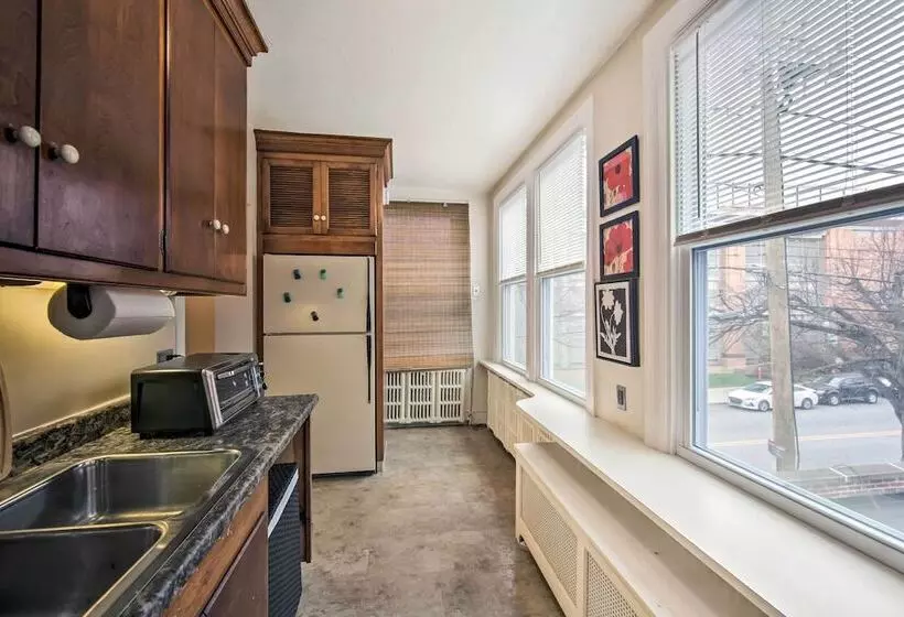 Roomy Lancaster Home: Walk To Dtwn & Hospital