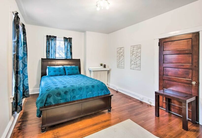Roomy Lancaster Home: Walk To Dtwn & Hospital