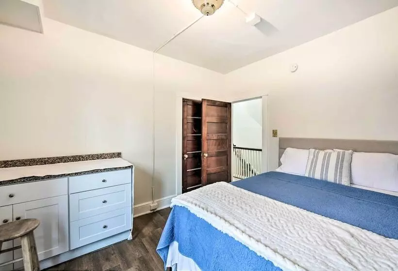 Roomy Lancaster Home: Walk To Dtwn & Hospital