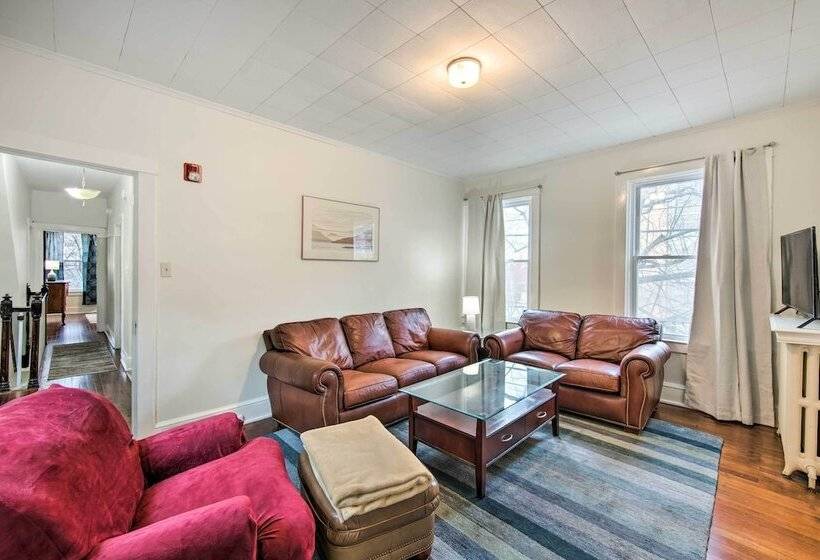 Roomy Lancaster Home: Walk To Dtwn & Hospital