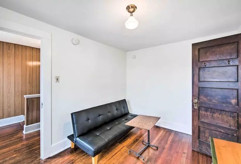 Roomy Lancaster Home: Walk To Dtwn & Hospital