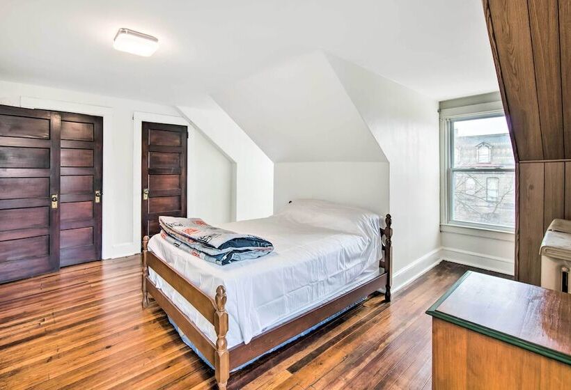 Roomy Lancaster Home: Walk To Dtwn & Hospital