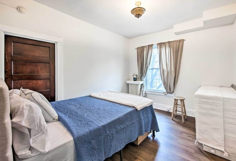 Roomy Lancaster Home: Walk To Dtwn & Hospital