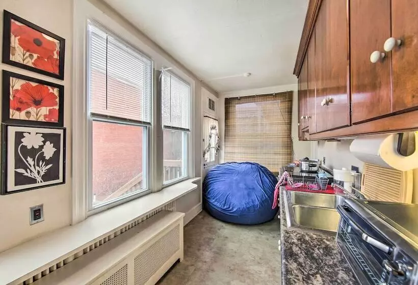 Roomy Lancaster Home: Walk To Dtwn & Hospital