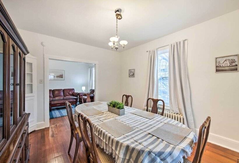 Roomy Lancaster Home: Walk To Dtwn & Hospital