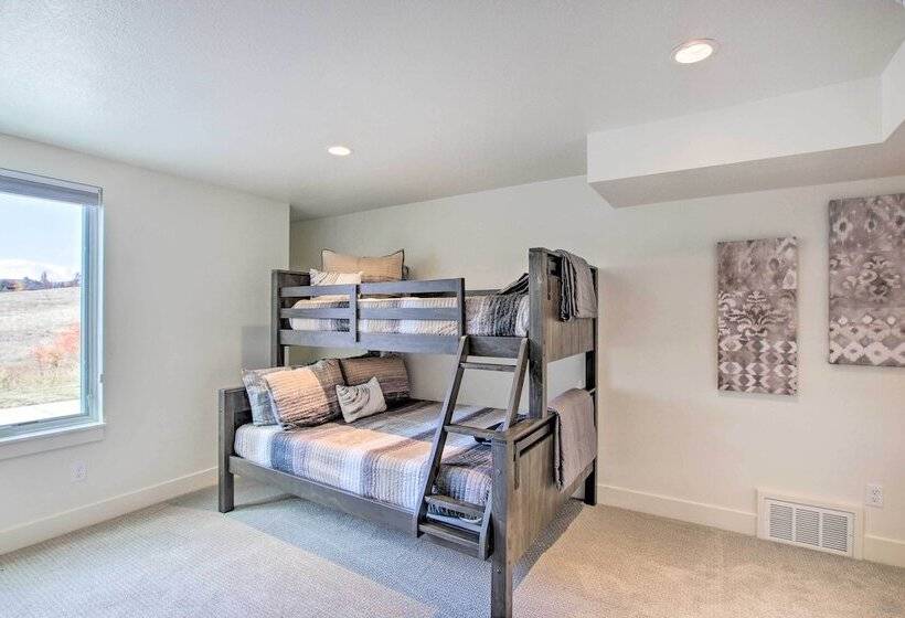 Scenic Eden Gem W/ Hot Tub ~ 6 Mi To Ski Area