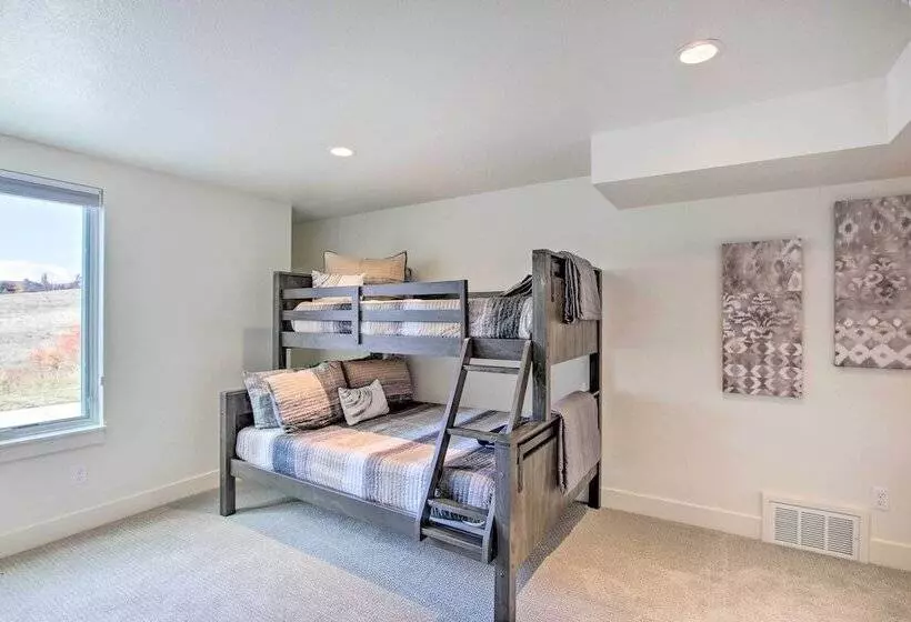 Scenic Eden Gem W/ Hot Tub ~ 6 Mi To Ski Area