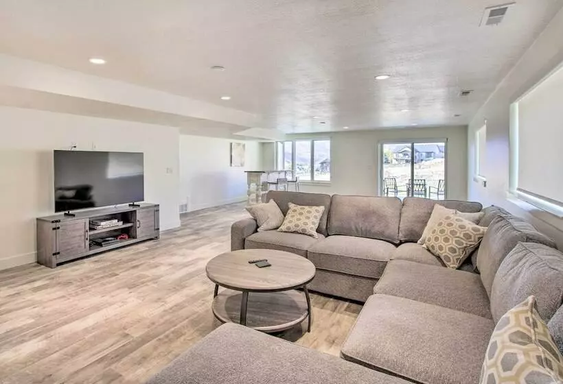 Scenic Eden Gem W/ Hot Tub ~ 6 Mi To Ski Area