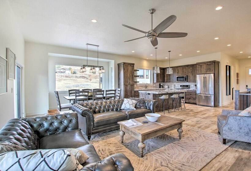 Scenic Eden Gem W/ Hot Tub ~ 6 Mi To Ski Area