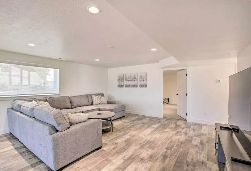 Scenic Eden Gem W/ Hot Tub ~ 6 Mi To Ski Area