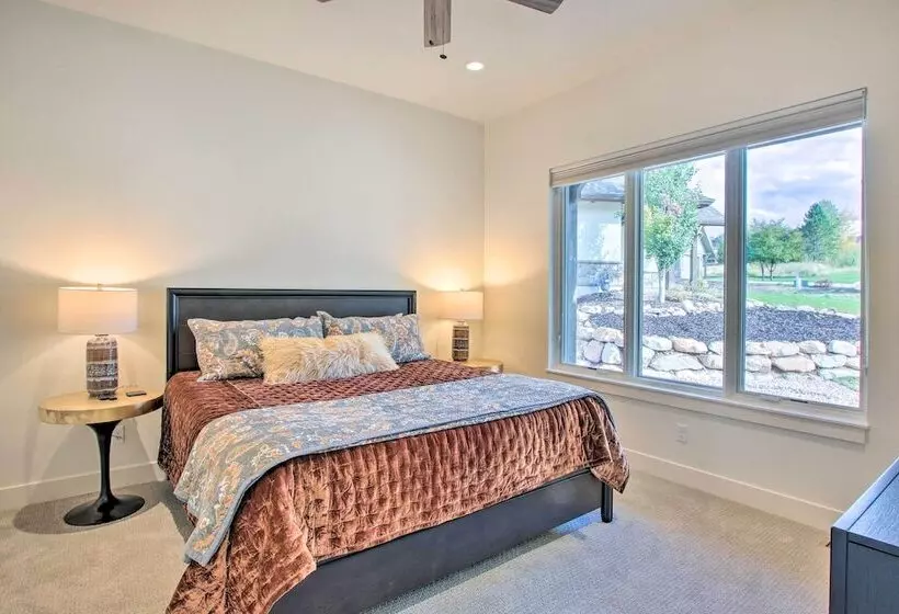 Scenic Eden Gem W/ Hot Tub ~ 6 Mi To Ski Area