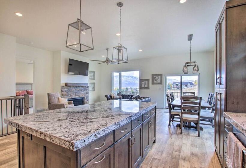 Scenic Eden Gem W/ Hot Tub ~ 6 Mi To Ski Area