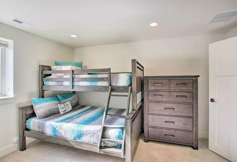 Scenic Eden Gem W/ Hot Tub ~ 6 Mi To Ski Area