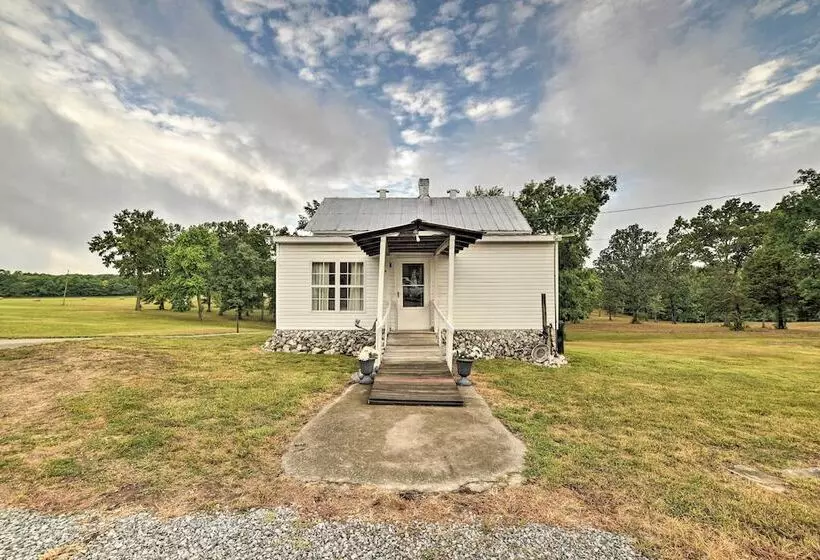 Serene Mcewen Cottage ~ 2 Mi To Golf Course!