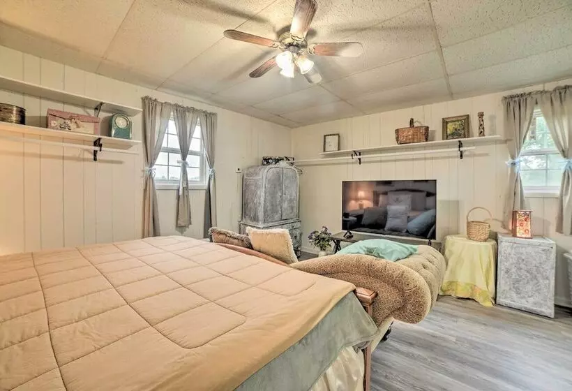 Serene Mcewen Cottage ~ 2 Mi To Golf Course!