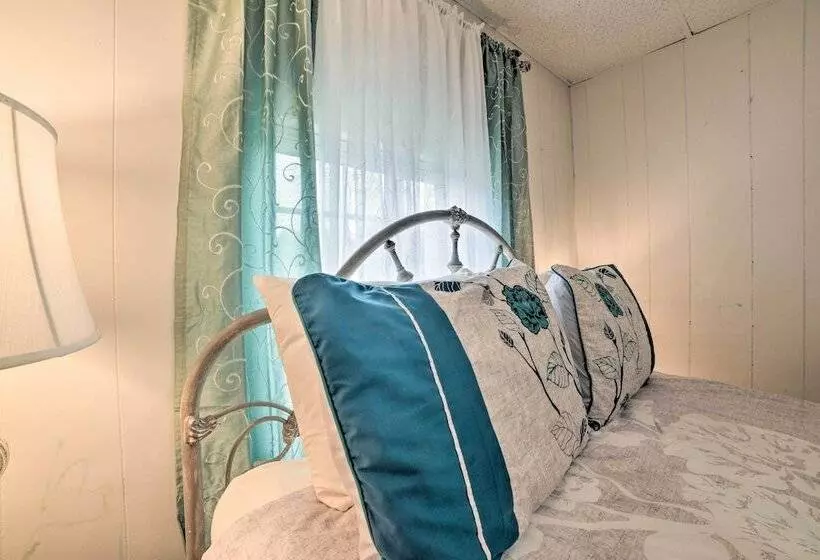 Serene Mcewen Cottage ~ 2 Mi To Golf Course!