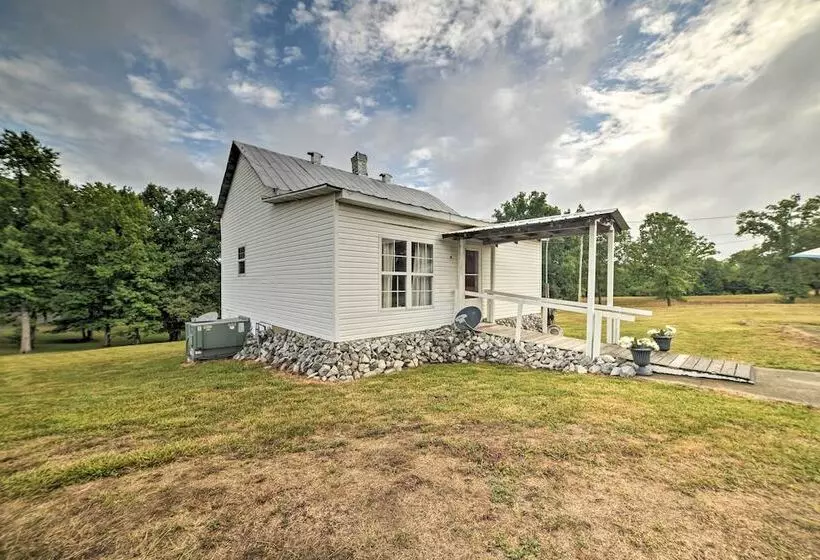 Serene Mcewen Cottage ~ 2 Mi To Golf Course!