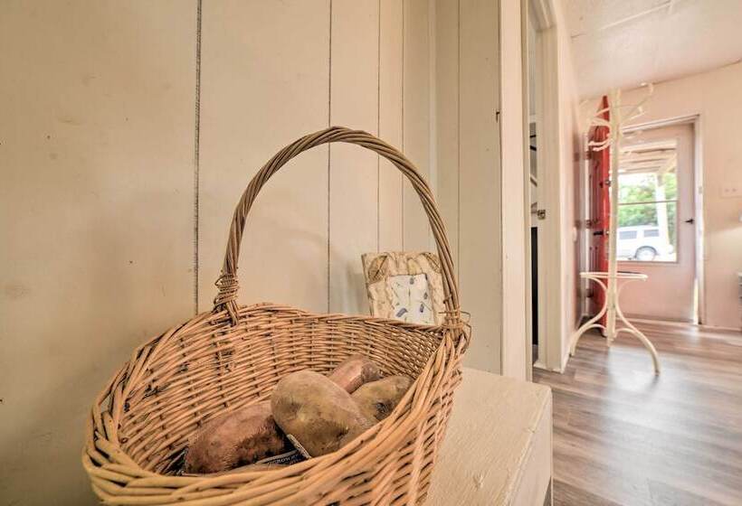 Serene Mcewen Cottage ~ 2 Mi To Golf Course!