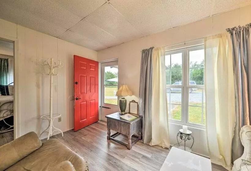 Serene Mcewen Cottage ~ 2 Mi To Golf Course!