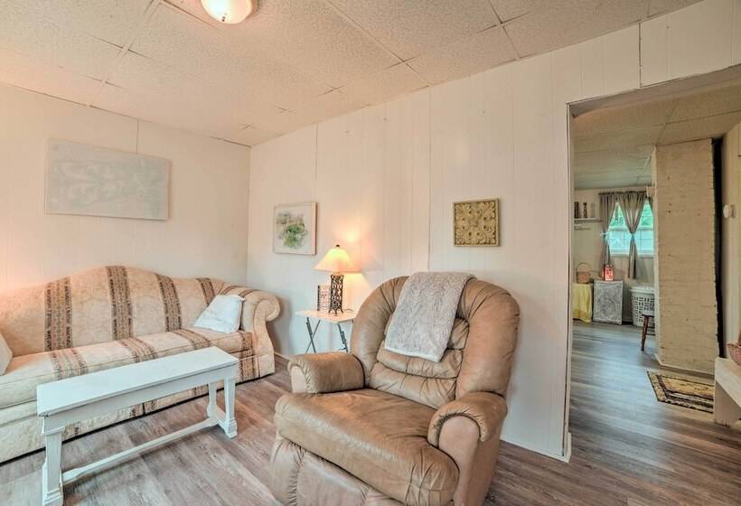 Serene Mcewen Cottage ~ 2 Mi To Golf Course!