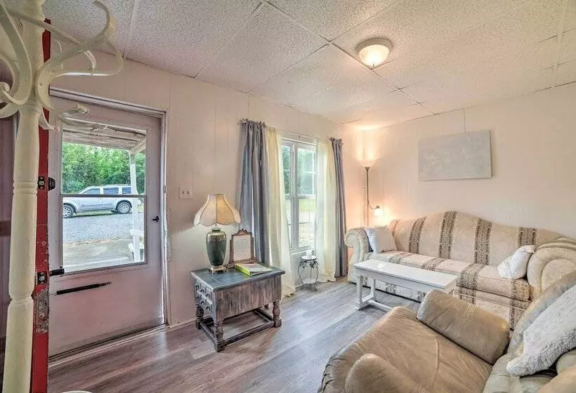 Serene Mcewen Cottage ~ 2 Mi To Golf Course!