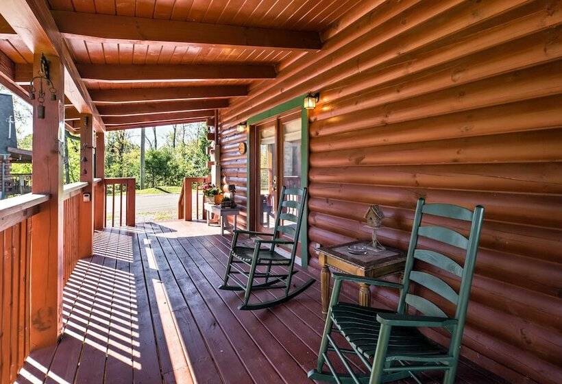Sevierville Retreat: Private Hot Tub & Lake Views!