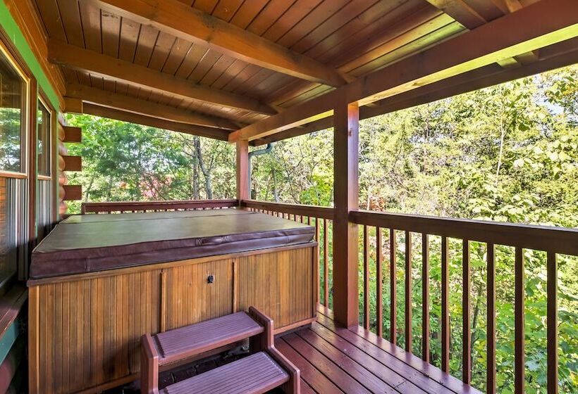 Sevierville Retreat: Private Hot Tub & Lake Views!