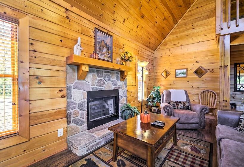 Sevierville Retreat: Private Hot Tub & Lake Views!