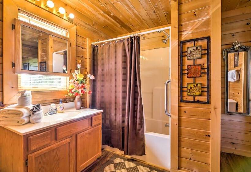 Sevierville Retreat: Private Hot Tub & Lake Views!