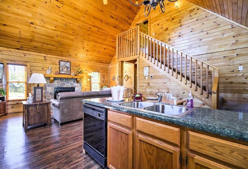 Sevierville Retreat: Private Hot Tub & Lake Views!