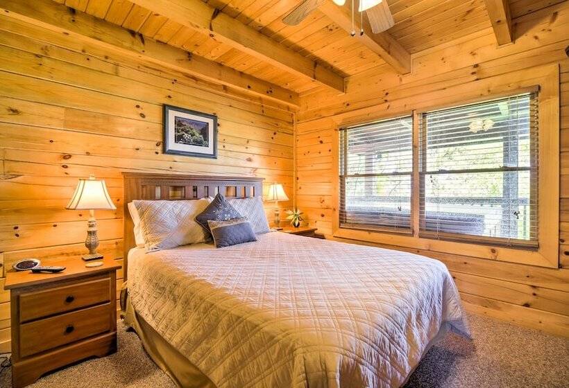 Sevierville Retreat: Private Hot Tub & Lake Views!