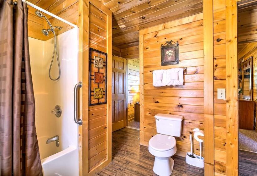 Sevierville Retreat: Private Hot Tub & Lake Views!