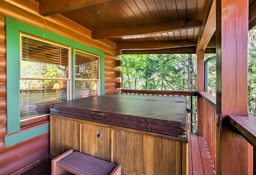 Sevierville Retreat: Private Hot Tub & Lake Views!