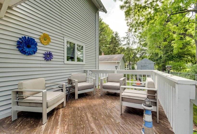 Sodus Point Home Walkable To Beach!