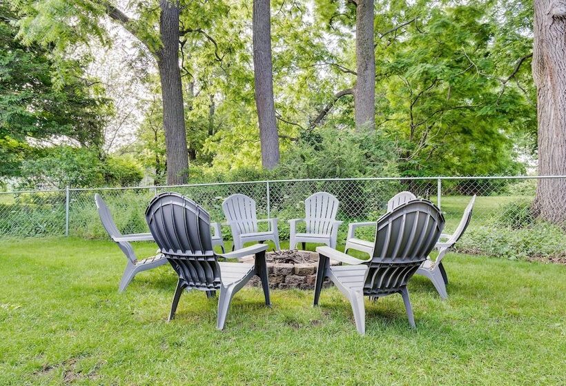 Sodus Point Home Walkable To Beach!