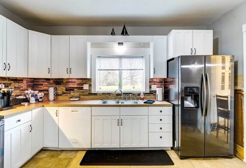 Sodus Point Home Walkable To Beach!