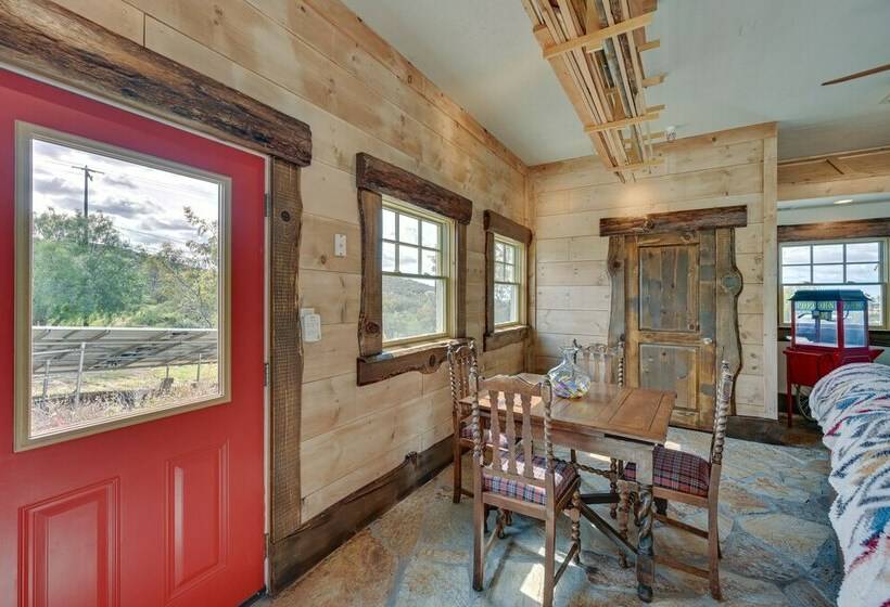 Southern California Cottage With Mountain Views