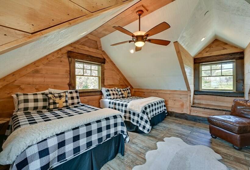 Southern California Cottage With Mountain Views