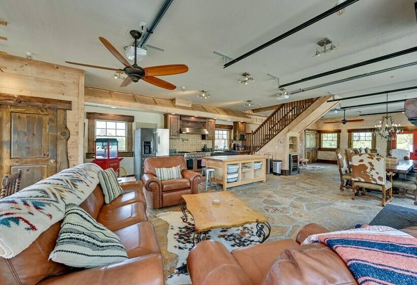 Southern California Cottage With Mountain Views