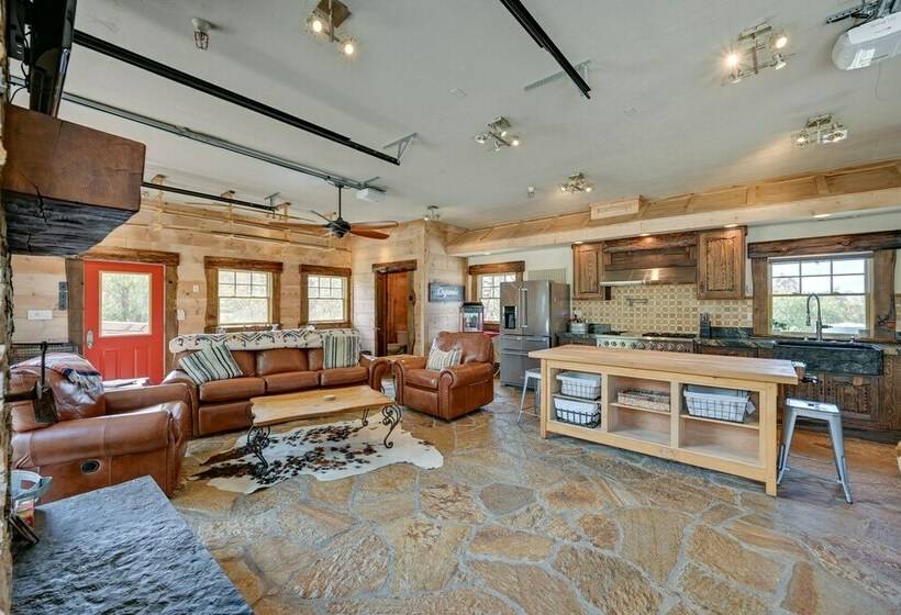 Southern California Cottage With Mountain Views