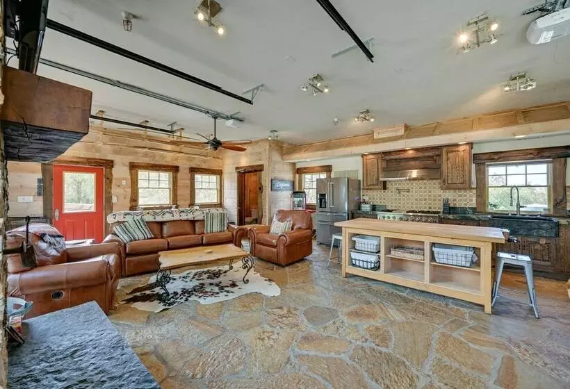 Southern California Cottage With Mountain Views