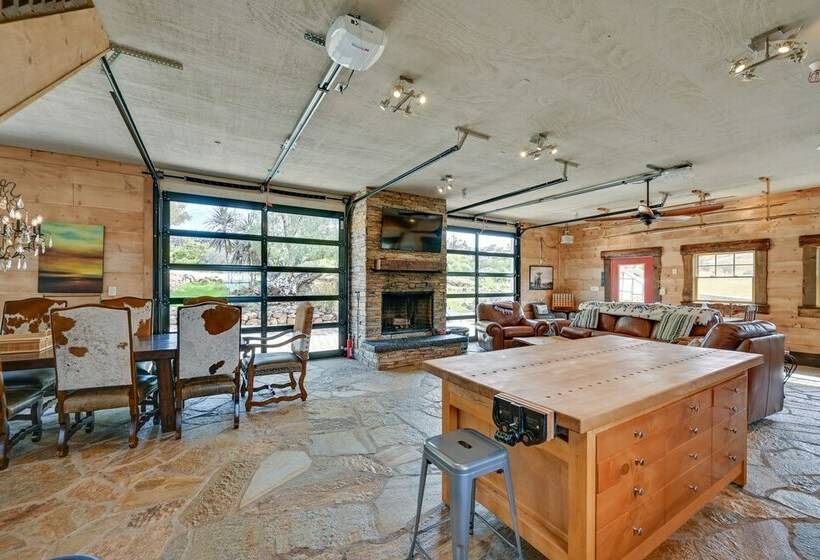 Southern California Cottage With Mountain Views