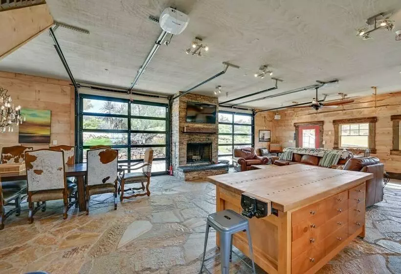 Southern California Cottage With Mountain Views