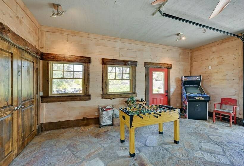 Southern California Cottage With Mountain Views